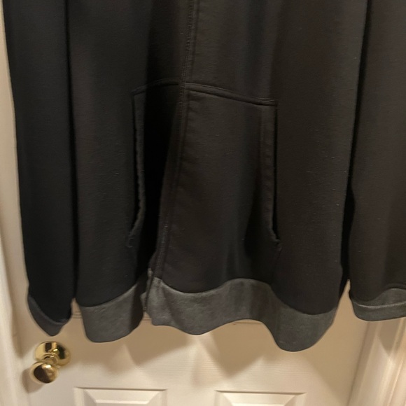 4xl black and gray jacket - Picture 3 of 5